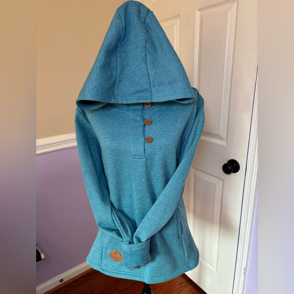 NWT* ACE- Alaska- women’s Teal Hooded Pullover with Wooden Buttons, size XL